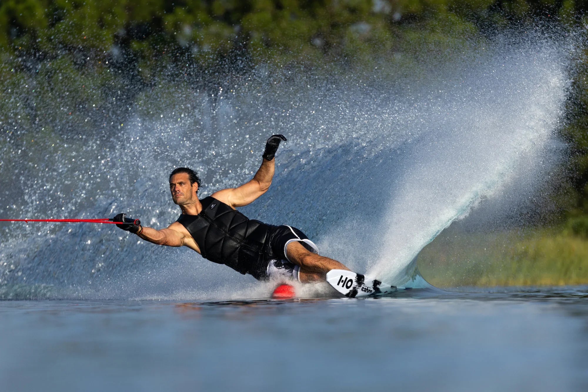 Waterskis